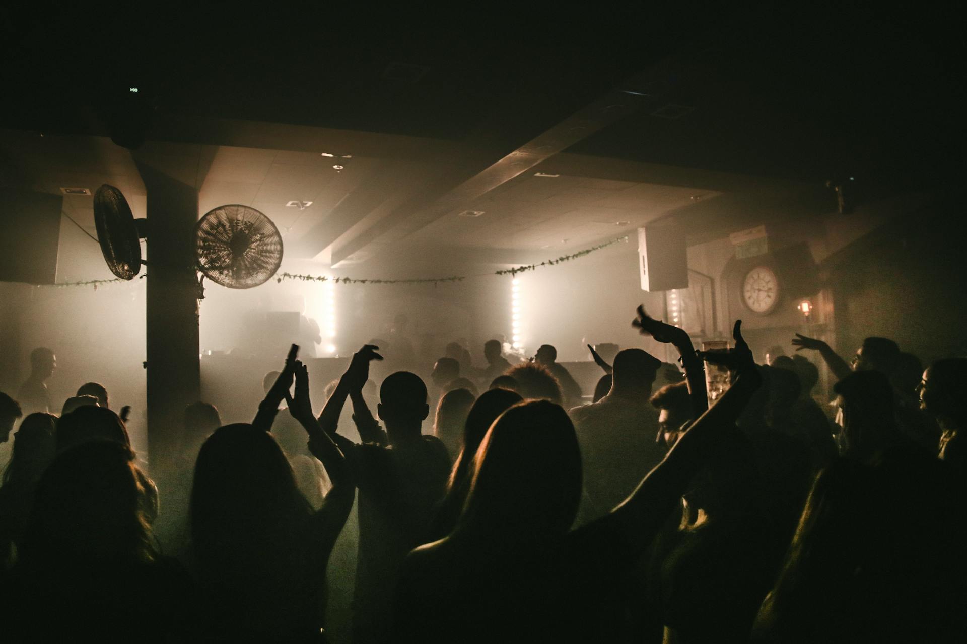 Should Christians Go to Nightclubs?